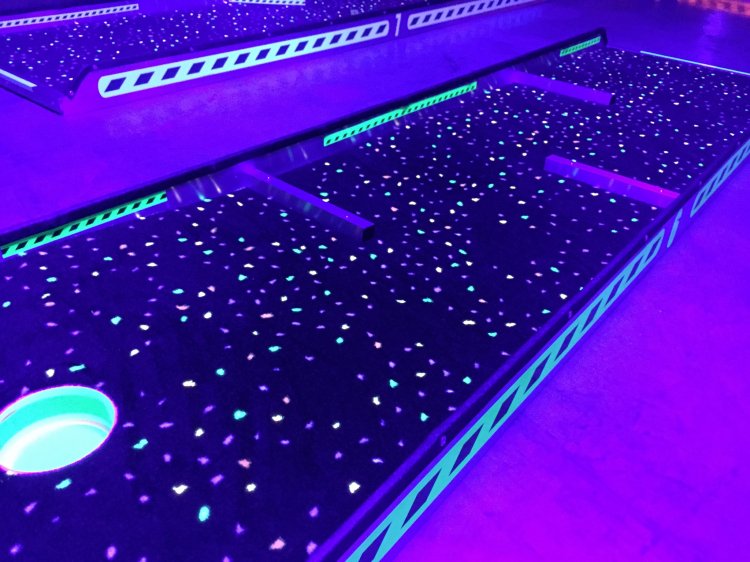 AAA MINI PUTT Black Neon Carpet (MP-100B)