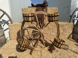 Wagon wheel upright with buckets (WD-Wheel4)