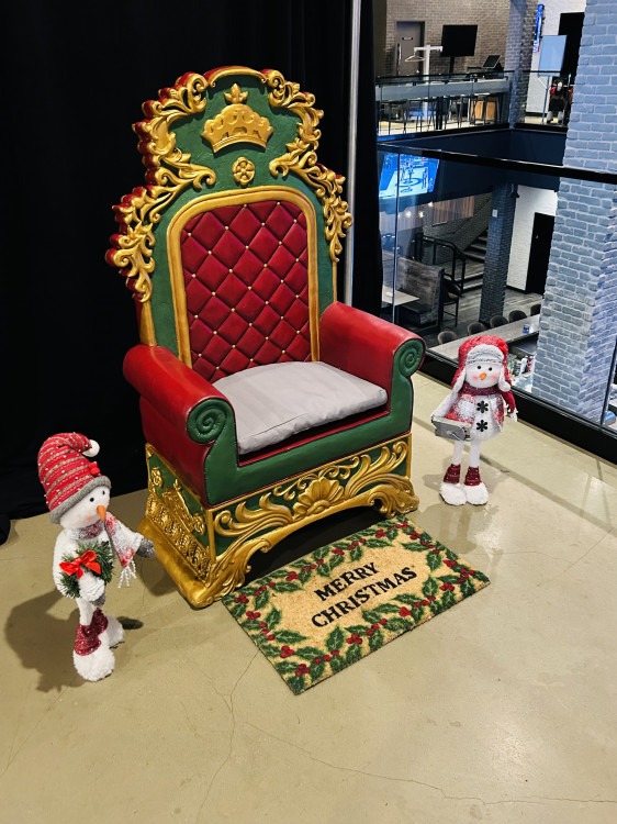 Santa Chair Rental – 1 Chair (Santa-Lar)