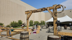 WESCO20ARCH 1750177909 Western Entry Way (with barrel & haybales)(WD109+103+110)